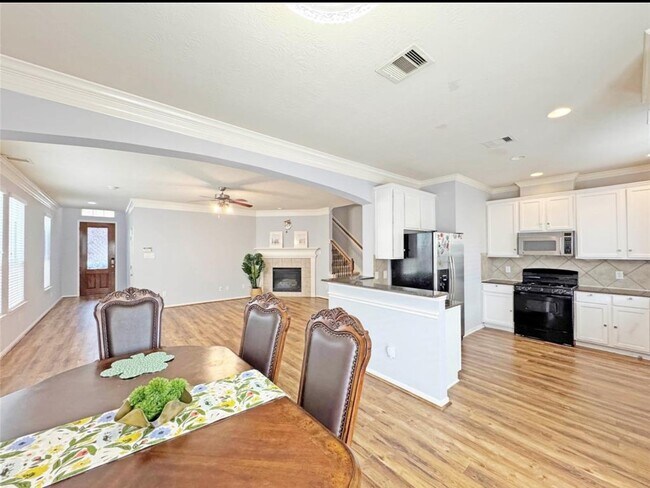 Building Photo - 6222 Skyline Dr