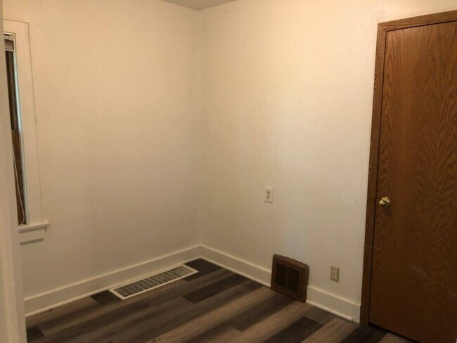 Building Photo - 811 Plumer St