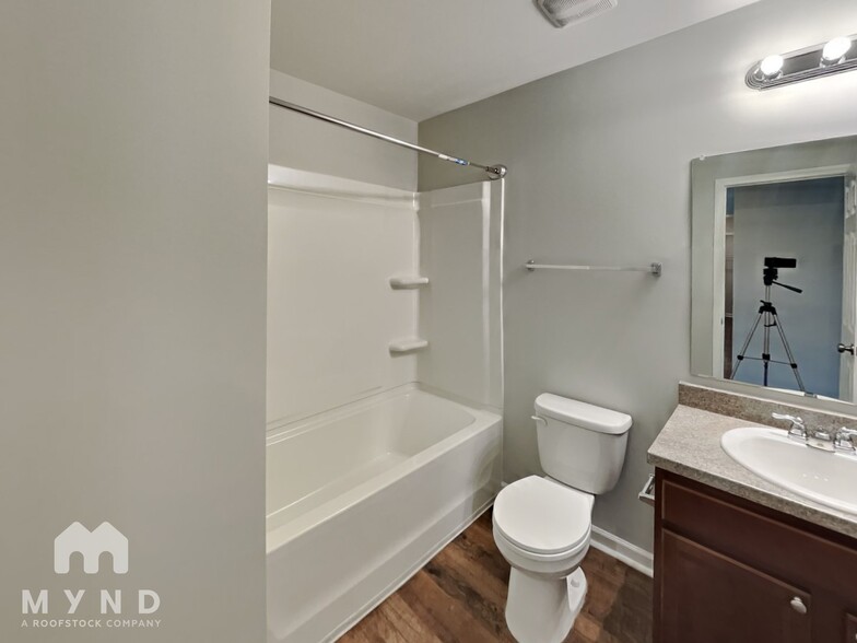 Building Photo - 390 Woodland Trl