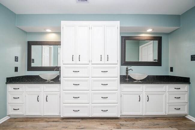 Building Photo - 1711 Earl of Dunmore St