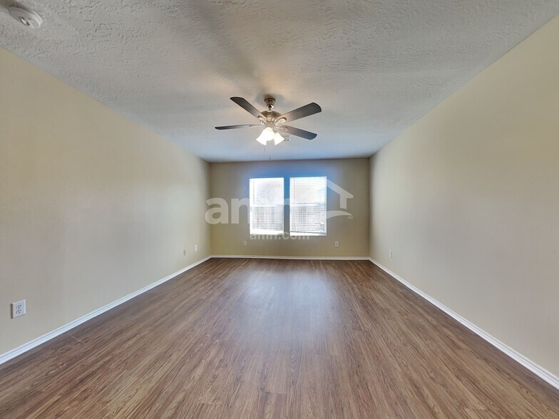 Building Photo - 9530 Belleclarie Ln