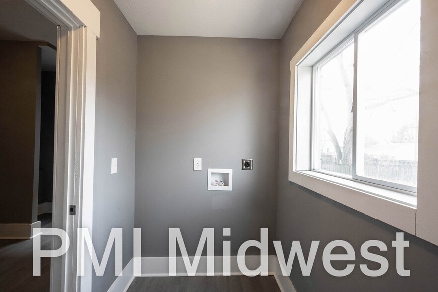 Building Photo - 22 N Euclid Ave