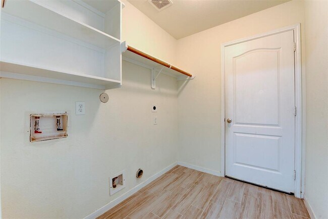Building Photo - 7906 Yaupon View Dr