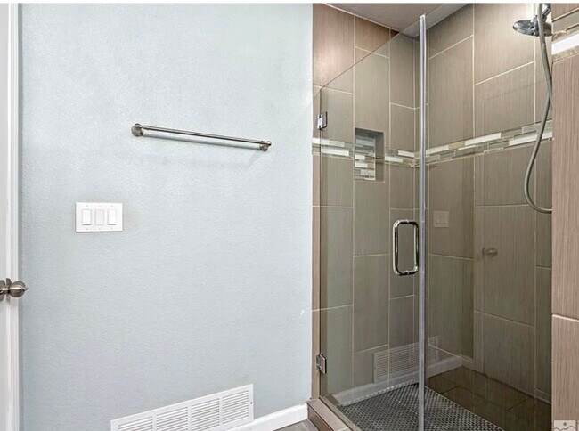 Building Photo - 2300 Dickerson Rd