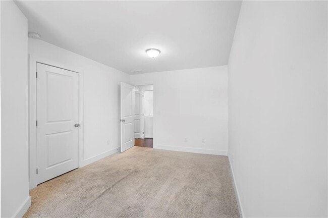 Building Photo - 1821 Edgehill Dr