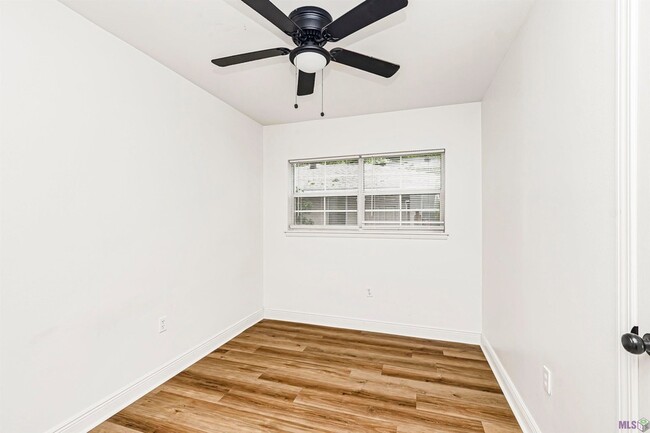 Building Photo - 9753 Mollylea Dr