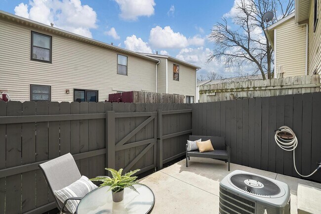 Building Photo - 8172 Rochester Way