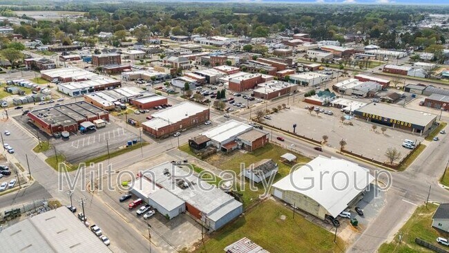 Building Photo - 405 E Harnett St