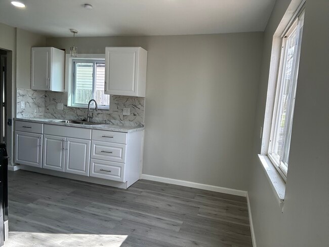 Building Photo - 5901 Roosevelt St