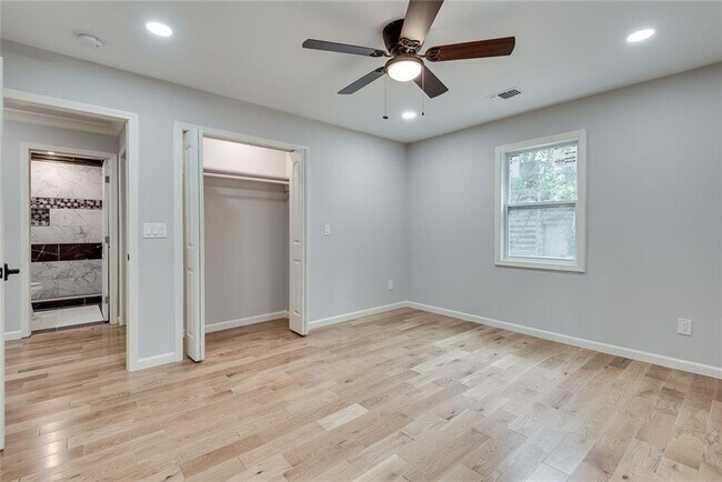 Building Photo - 2575 Barrylynn Dr