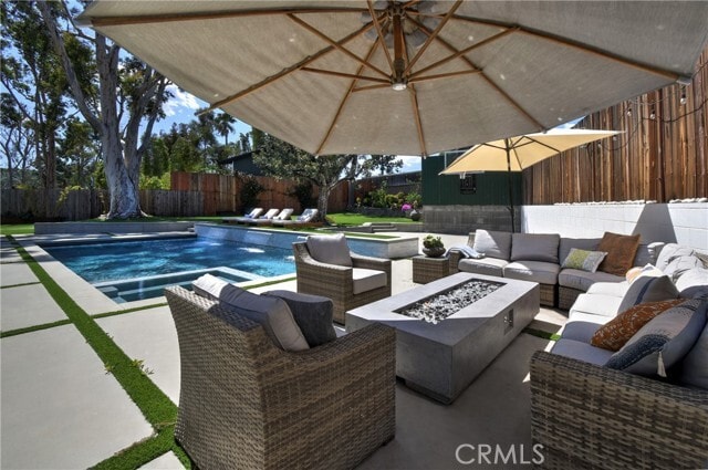 Building Photo - 4751 Del Moreno Dr
