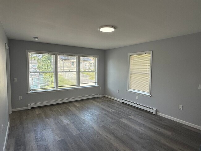Building Photo - 22 Boyden St