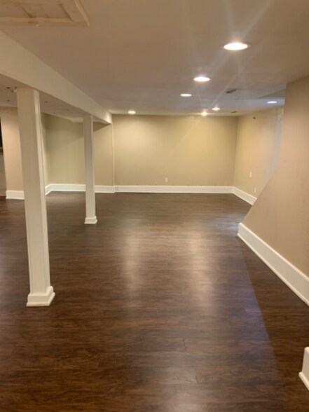 Building Photo - 8852 Rue Helena St NE