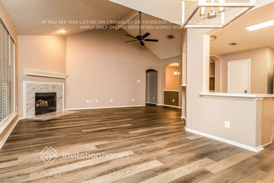 Building Photo - 1010 Barkridge Dr