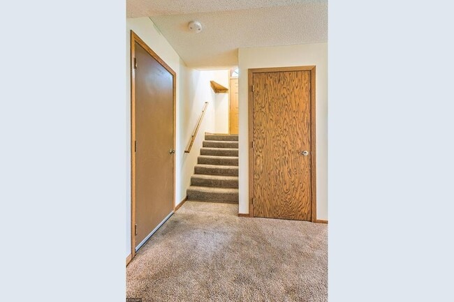 Building Photo - 9241 Upland Ln N