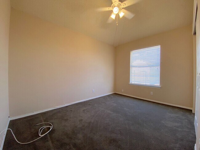 Building Photo - North Hills  in Northeast El Paso 4 bed with Refrig A/C right next to Franklin Mountains!