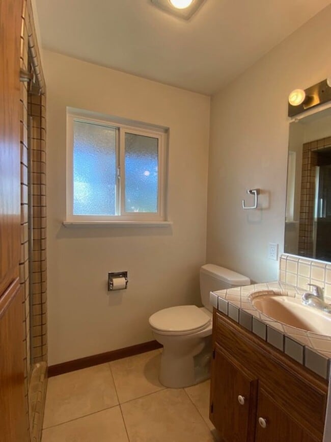 Building Photo - Beautiful 2 Bedroom/2 Bathroom Home with a Great Room, Fireplace and access to shared swimming pool