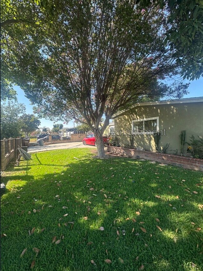 Building Photo - 15433 Ector St
