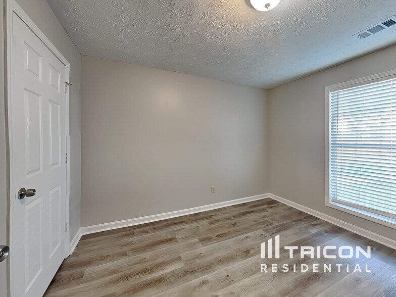 Building Photo - 3734 Windy Hill Dr SE