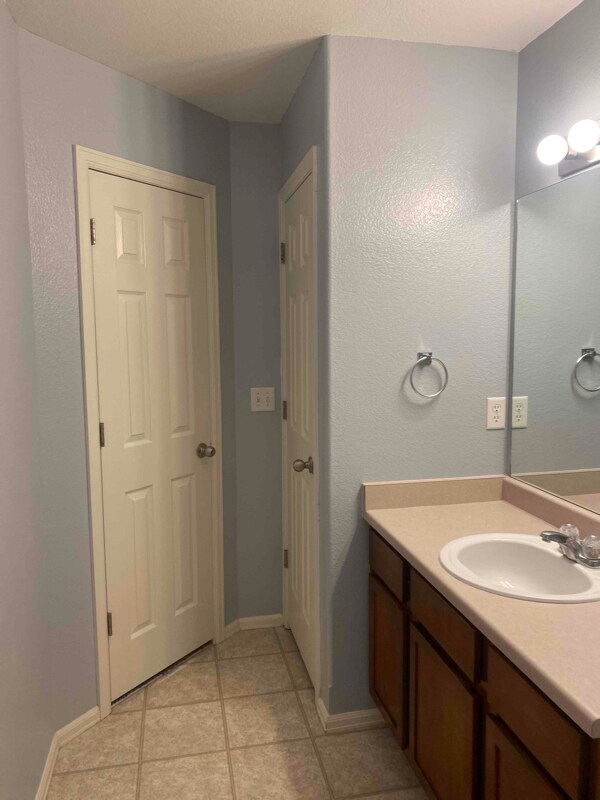 Building Photo - 10756 Deer Meadow Cir