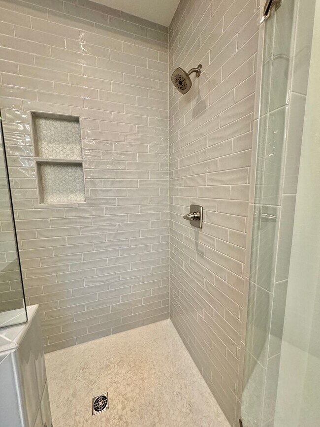 Building Photo - 3 bedroom home with 3.5 bathrooms and 2 Car Garage