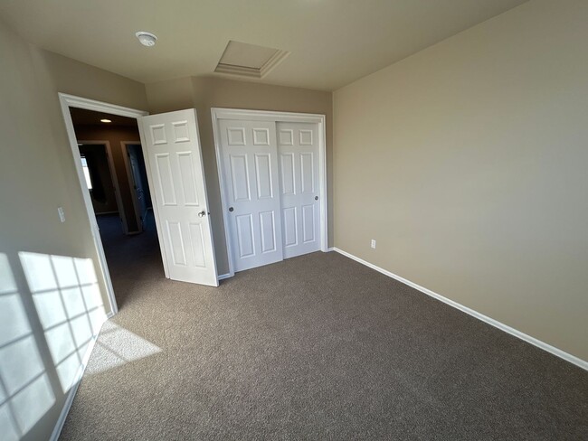 Building Photo - Bright 4-Bedroom Home with A/C, Office & Access to Vibrant Community Amenities Near Riverbend Park