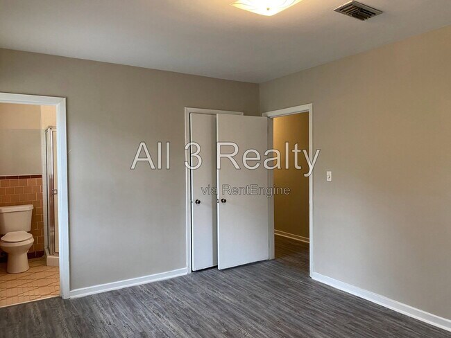 Building Photo - 3719 Bridlewood Dr