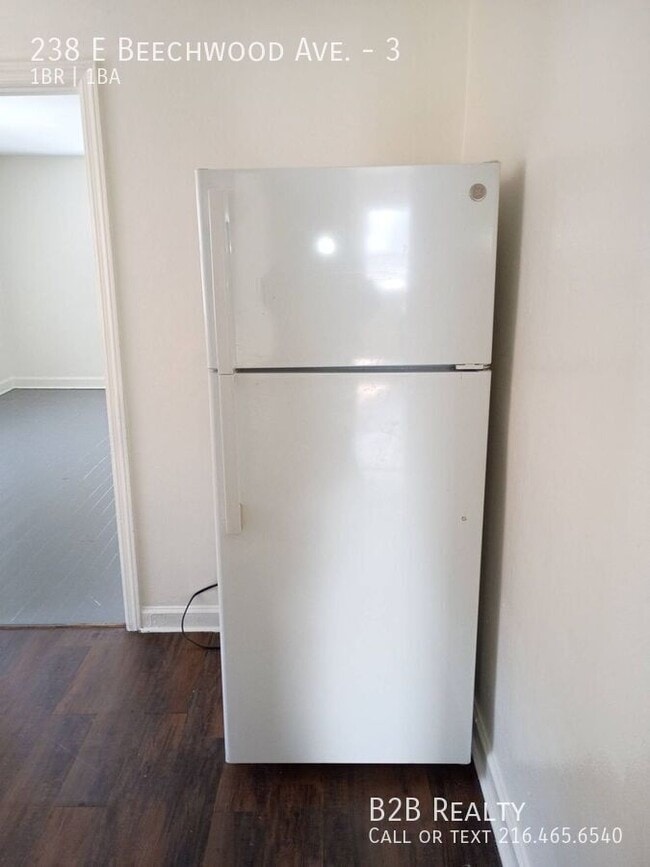 Building Photo - 238 E Beechwood Ave