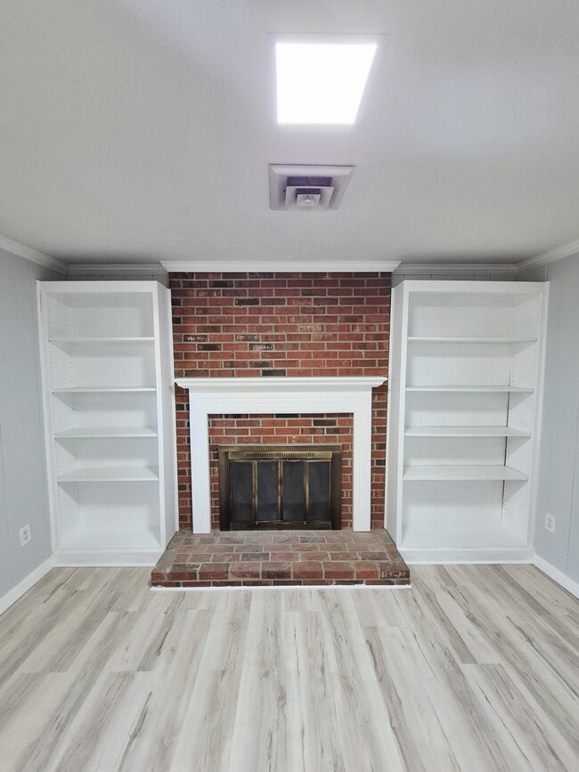 Building Photo - 2402 Fon Du Lac Rd