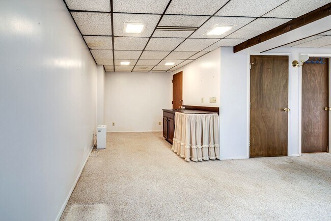 Building Photo - Live the Lake Lifestyle! 3-bedroom, 1.5-bath Condo