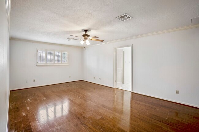 Building Photo - 16611 Brenton Oaks Dr