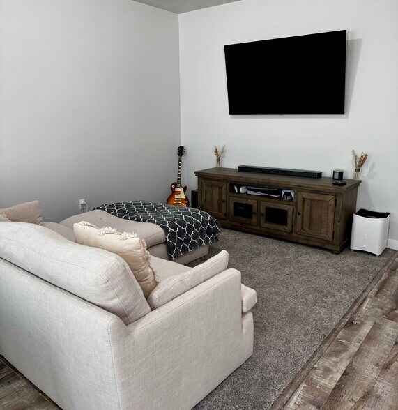 Building Photo - 15073 S Wild Horse Way