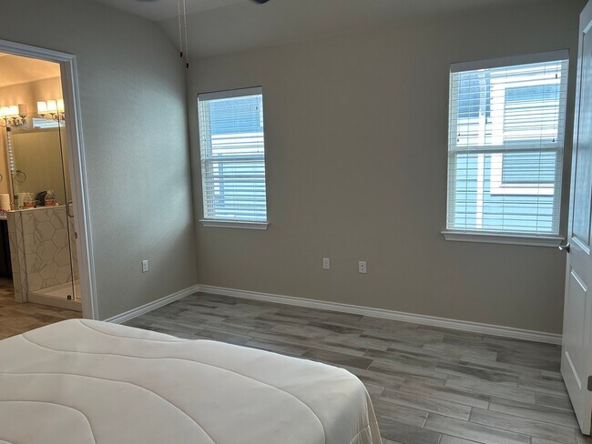 Building Photo - 108 Lafitte Dr