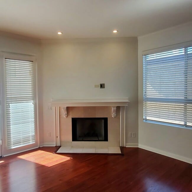 Building Photo - 4415 Saugus Ave