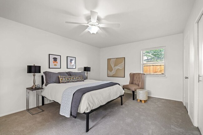 Building Photo - 3875 Buckthorne Dr