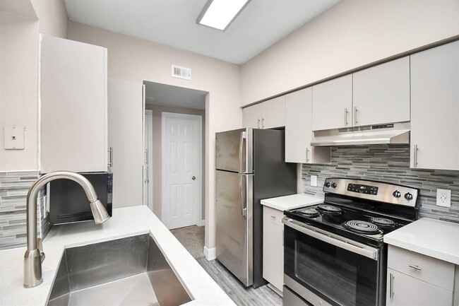 Building Photo - 3225 Woodland Park Dr