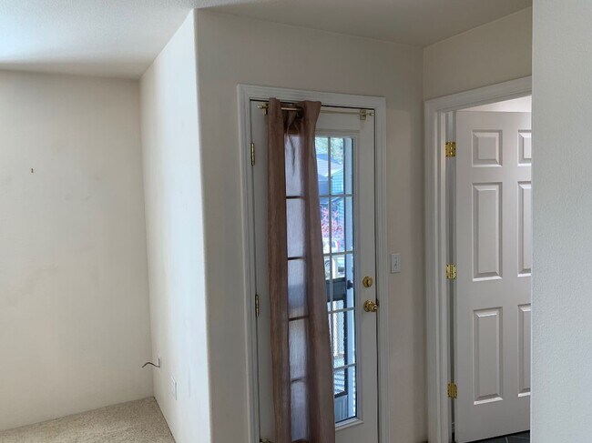 Building Photo - 640 Shadow Way