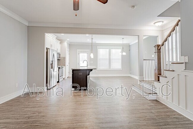 Building Photo - 400 Pangel Ln