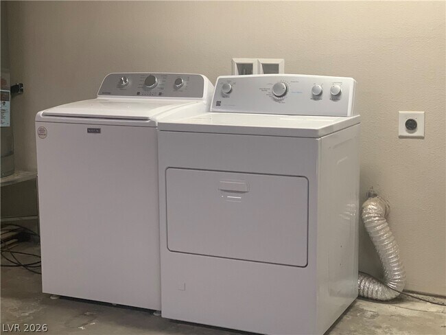 Building Photo - 548 Zuber Ave