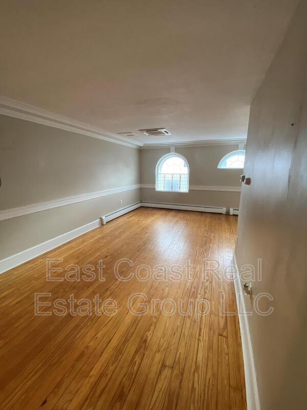 Building Photo - 4 W Water St