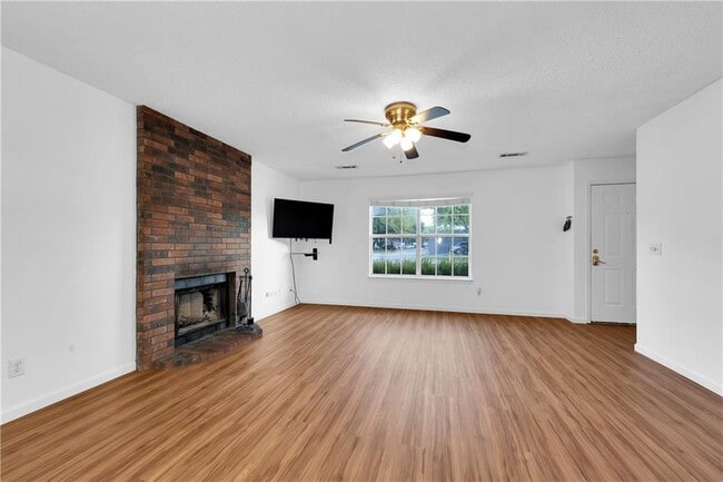 Building Photo - 758 W Poplar St