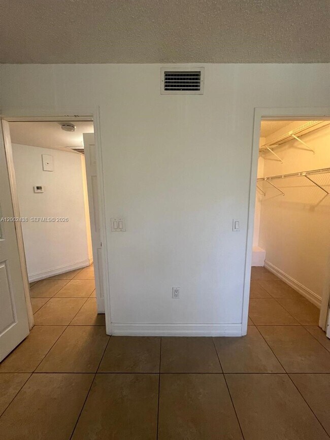 Building Photo - 8333 Lake Dr