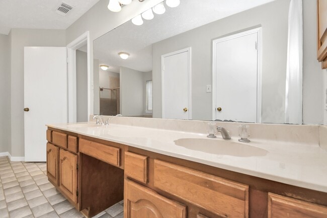 Building Photo - 14810 Cypress Ridge Dr