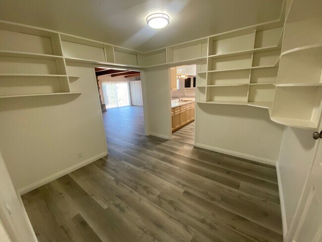 Building Photo - 3-Bed, 1-Bath Home, + Bonus Room/Office .....