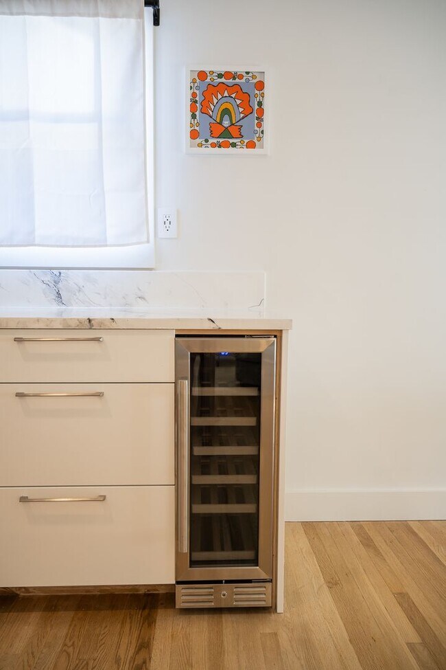 Building Photo - 3 Bedrooms + 2 Bathrooms | Midtown Ventura | Furnished or Unfurnished