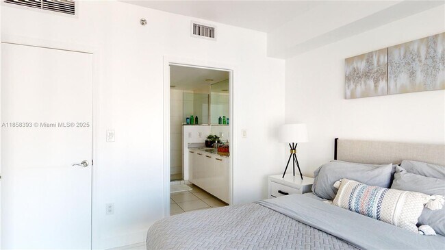 Building Photo - 500 Brickell Ave