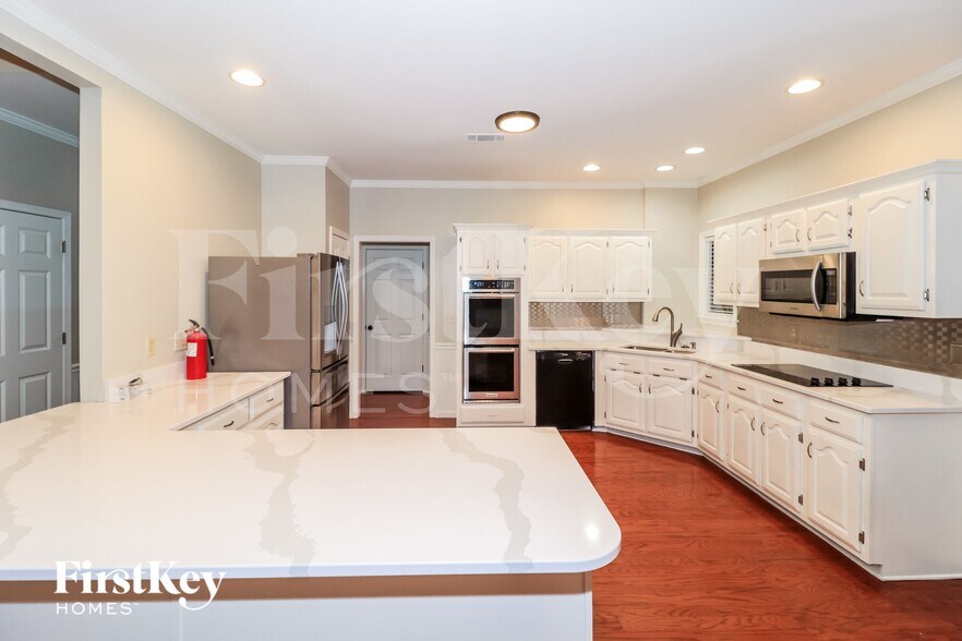 Building Photo - 7996 Jills Creek Dr