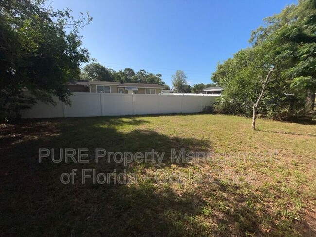 Building Photo - 1922 W Freeman Pl