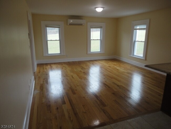 Building Photo - 162 Lewisburg Rd