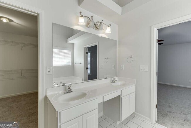 Building Photo - 300 Beckenham Walk Dr